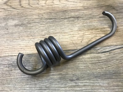 1970-74 CUDA CHALLENGER E BODY MOPAR 4 SPEED OVER CENTER SPRING OEM | eBay