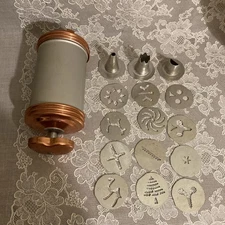 Vintage Mirro Cooky Spritz Cookie Pastry Press 12 Discs 3 Tips Clean & Shiny