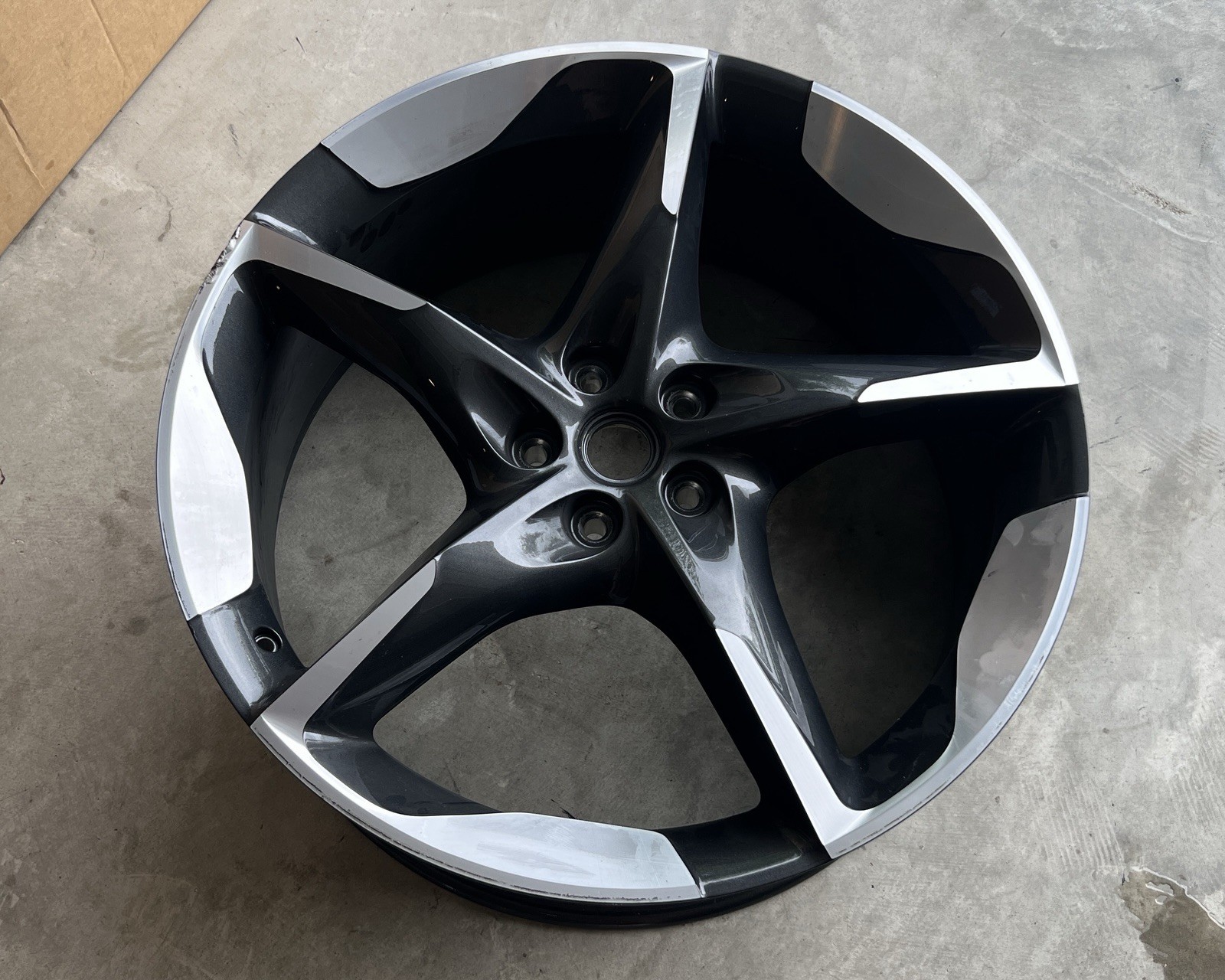 Ferrari Purosangue Front Wheel P/N 983057