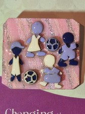 Przypinki dla małych ludzi od Lucinda Dzieci grające w futball