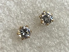 14K Yellow Gold Earrings .73g Fine Jewelry Clear Round Stones Studs *READ*