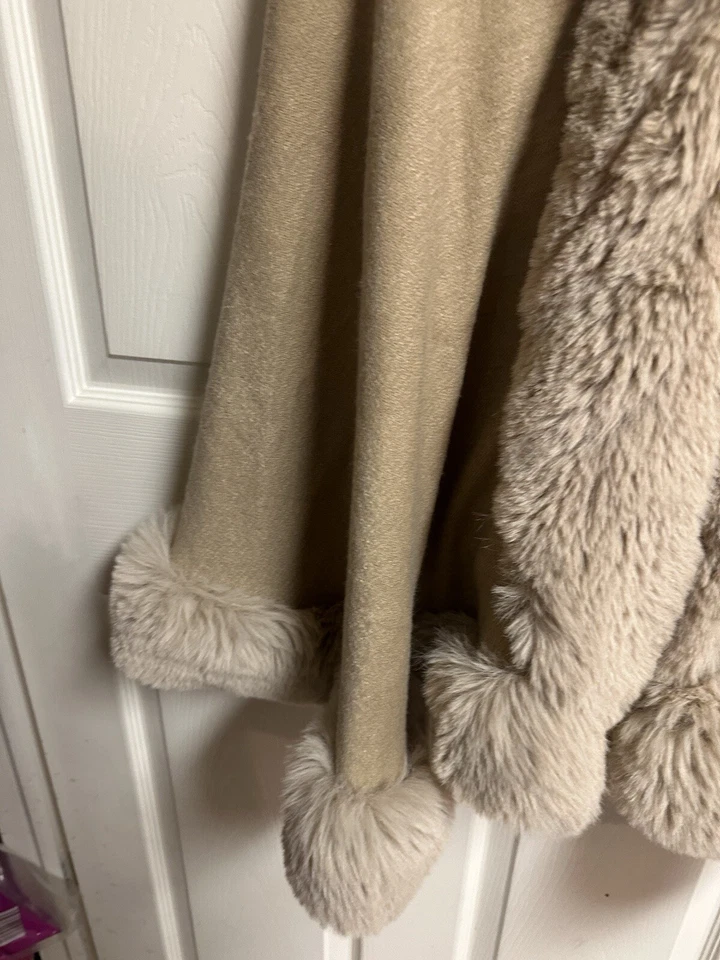 Poncho kimono Adrienne Vittadini beige tostado marrón claro ribete piel sintética talla única Foto 3 de 4