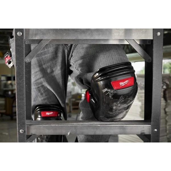 Rodillera Milwaukee Tool 48-73-6000 Free-Flex, flexible, almohadilla de plástico, tapa de espuma, Foto 4 de 4