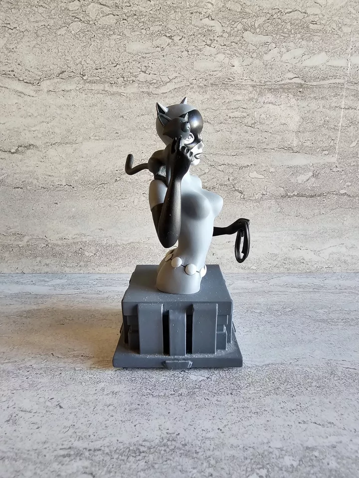 SDCC 2015 Catwoman Batman: Animated Series "Almost Got Im" DC Comics 630 /1100 - Image 2 of 4