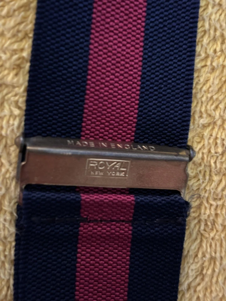 Tirantes a Rayas Rojo y Azul Marino Hechos en Inglaterra para ROYAL NEW YORK Extremos de Botón Usados en Excelente Condición Foto 2 de 4