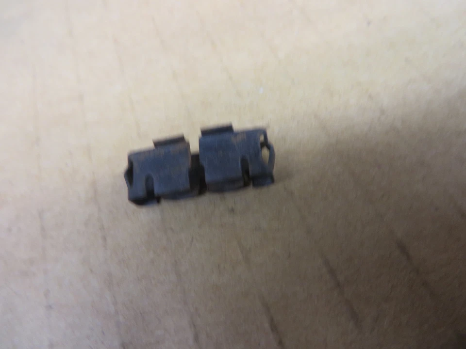 LINCOLN MARK VII 84-92 CLIPS RETENEDORES ALMOHADILLA PANEL PUERTA grupo de 2 piezas OEM Foto 4 de 4