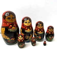 Vintage Russian matryoshka nesting dolls, 7 Pieces, 5” High ZZ19