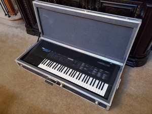 CUSTOM BUILT KEYBOARD AND SYNTHESIZER TRAVEL CARRYING HARD CASE/BAG