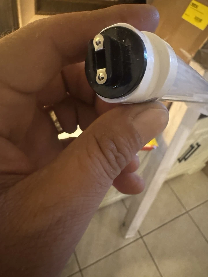 (4pcs) T8 LED 4ft, 48 inch Fluorescent Tube Light Bulb, 18W 5000K Daylight Color - Image 4 of 4