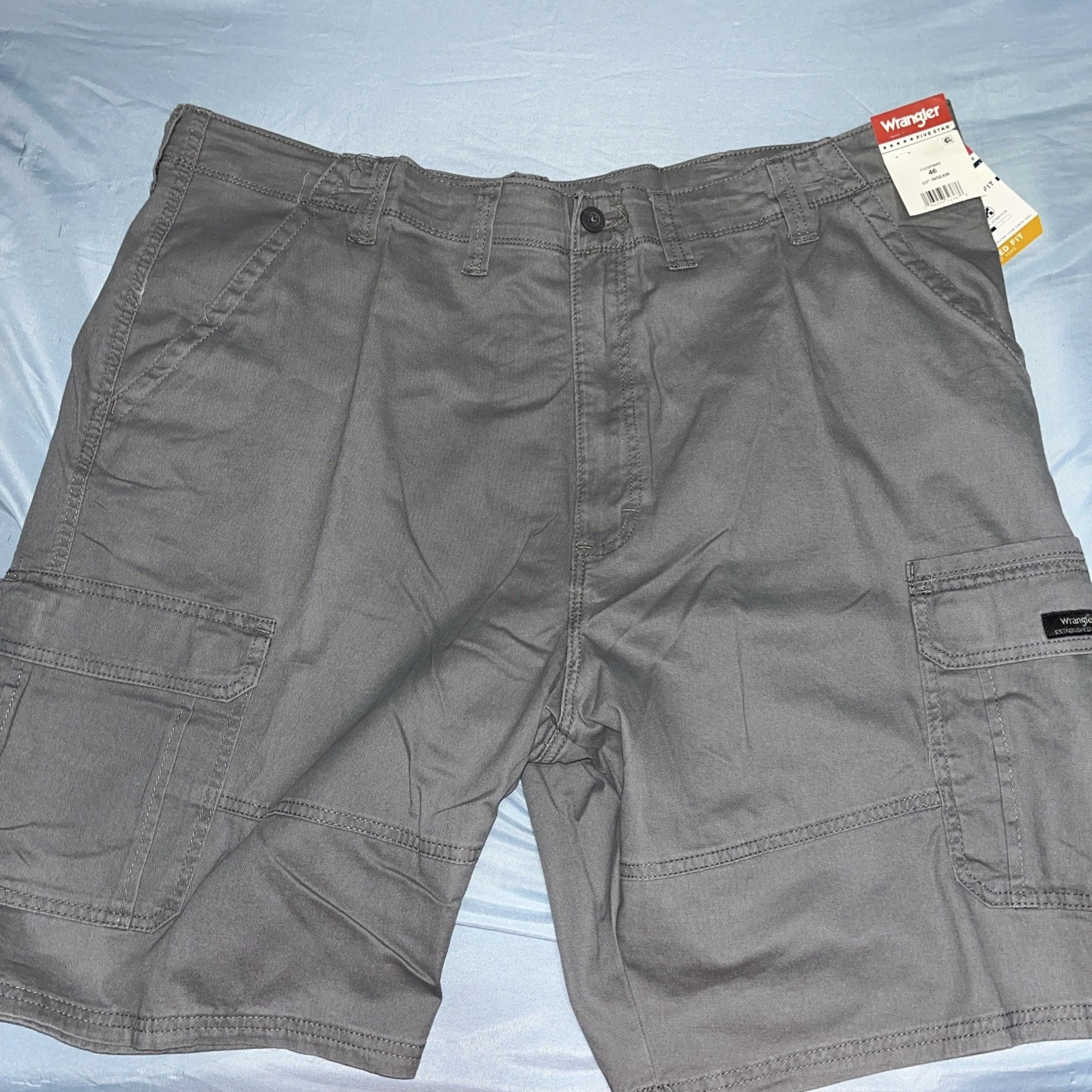 Gray Wrangler men cargo Shorts size 42 10 inch inseam RELAXED FIT