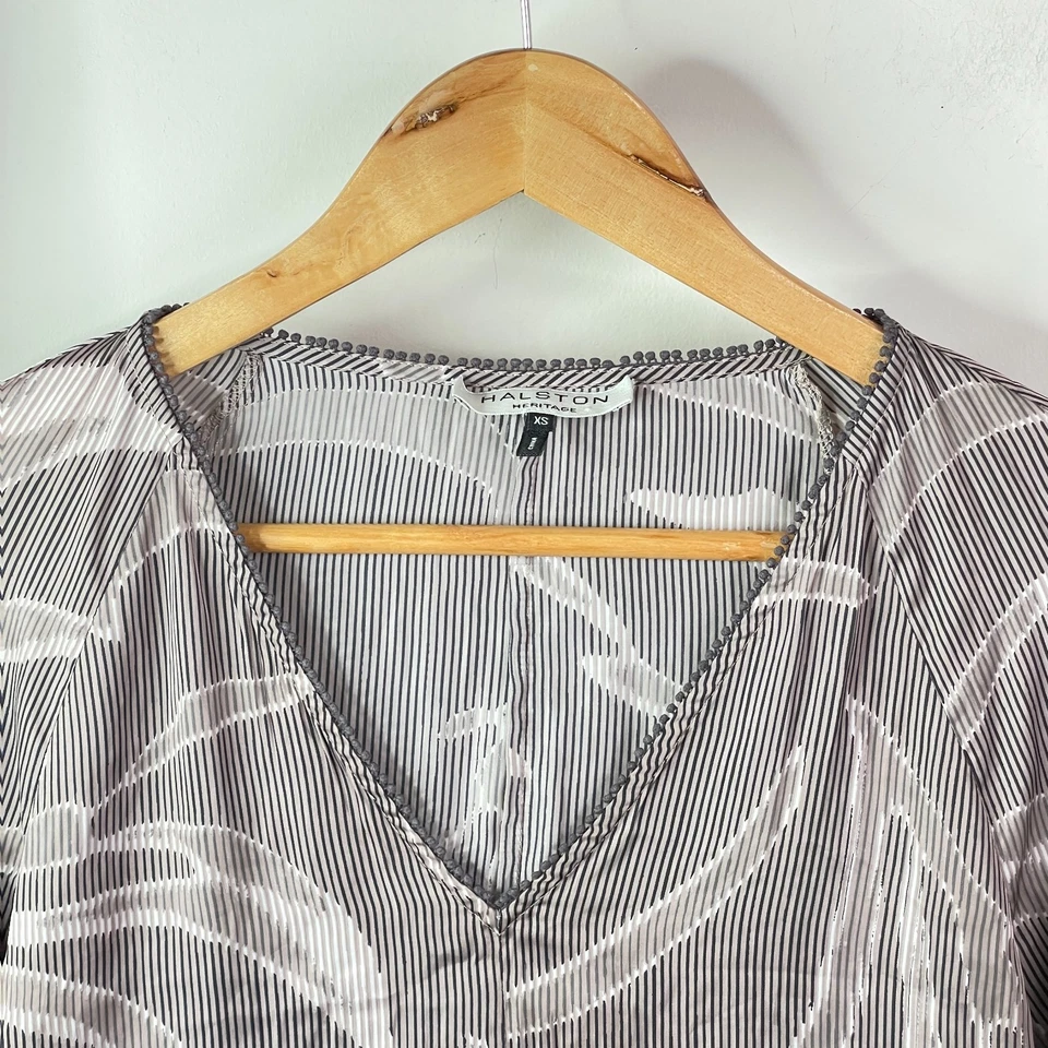 Halston Heritage Blouse Top Womens Extra Small Grey Stripe Bell Sleeve V-Neck - Image 4 of 4