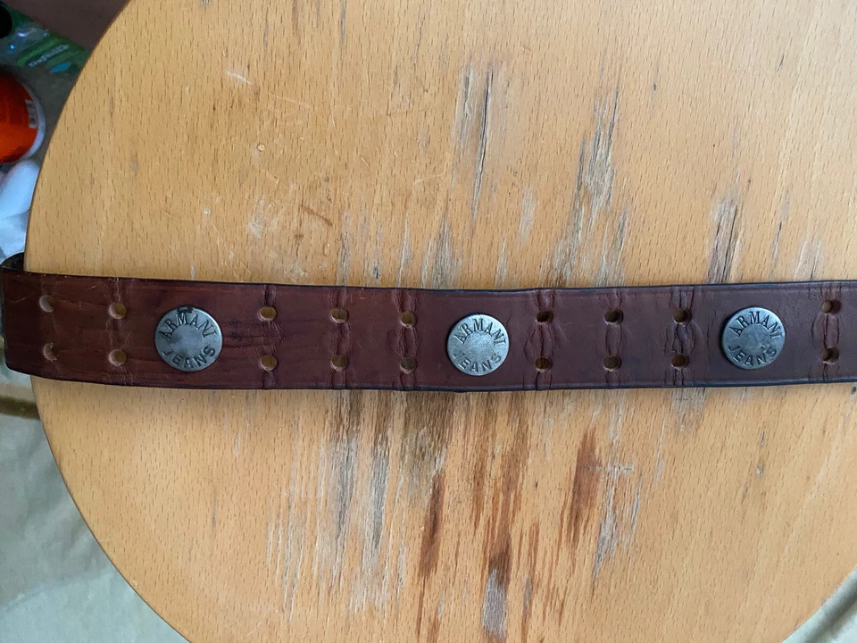 Cinturón de mezclilla Armani desgastado vintage con tachuelas de metal raro hecho en EE. UU. Foto 3 de 4