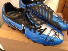 NIKE T90 LASER FOOTBALL BOOTS UK 7 SIGNED