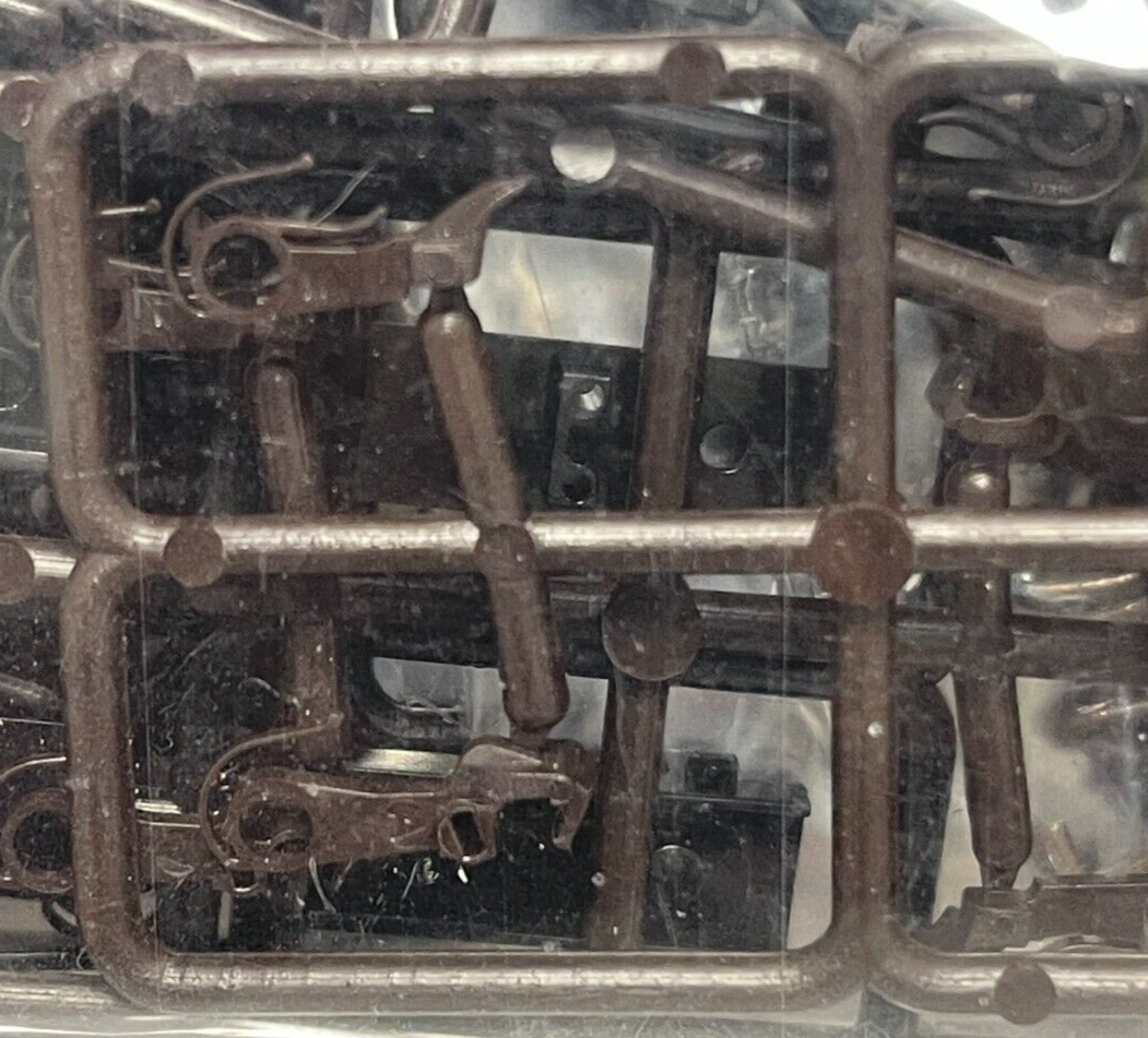 Accurail 1030 HO Scale Kit ScaleSize Accumate Knuckle Couplers 12