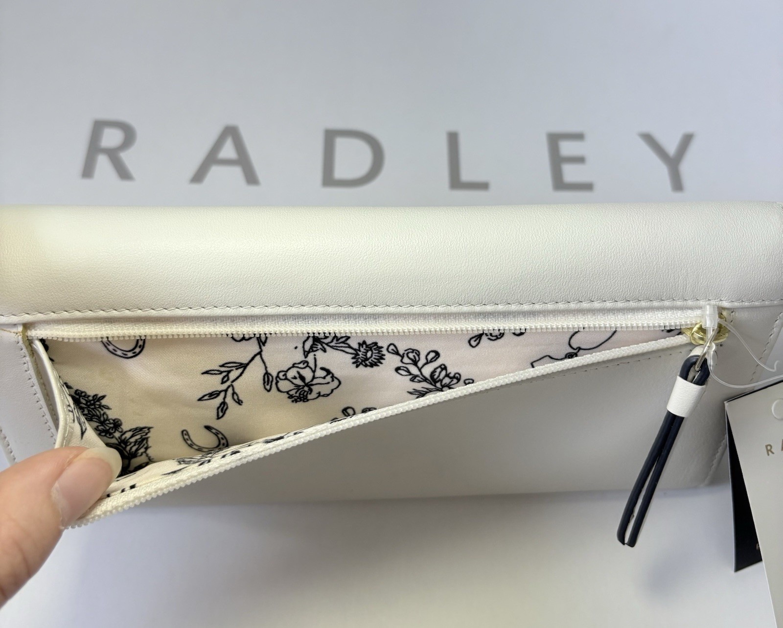 RADLEY ‘Ascot’ White Bifold Matinee Purse - BNWT image 6