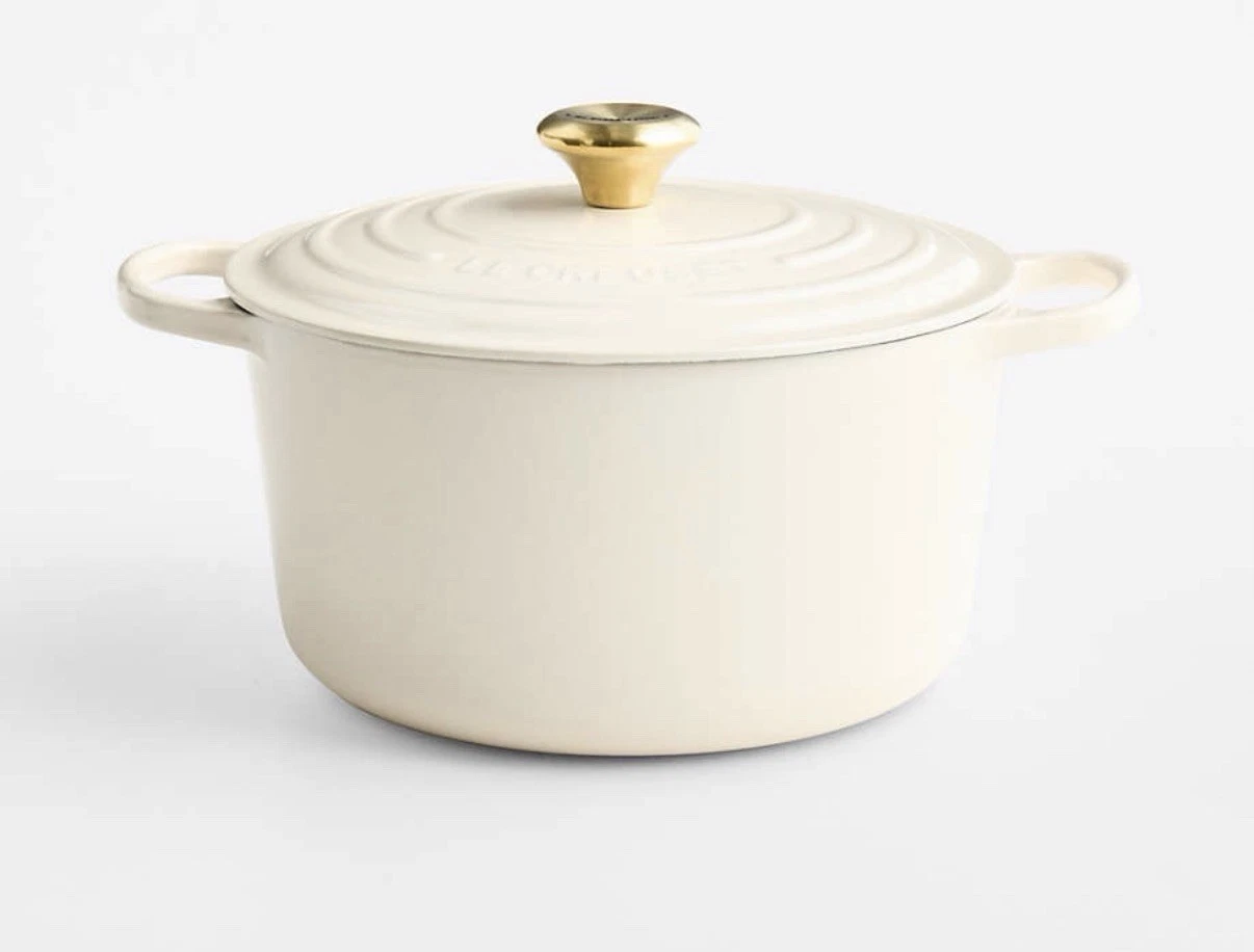 Le Creuset Signature 6.5-Qt. Cream Enameled Cast Iron Deep Round Dutch Oven. NIB