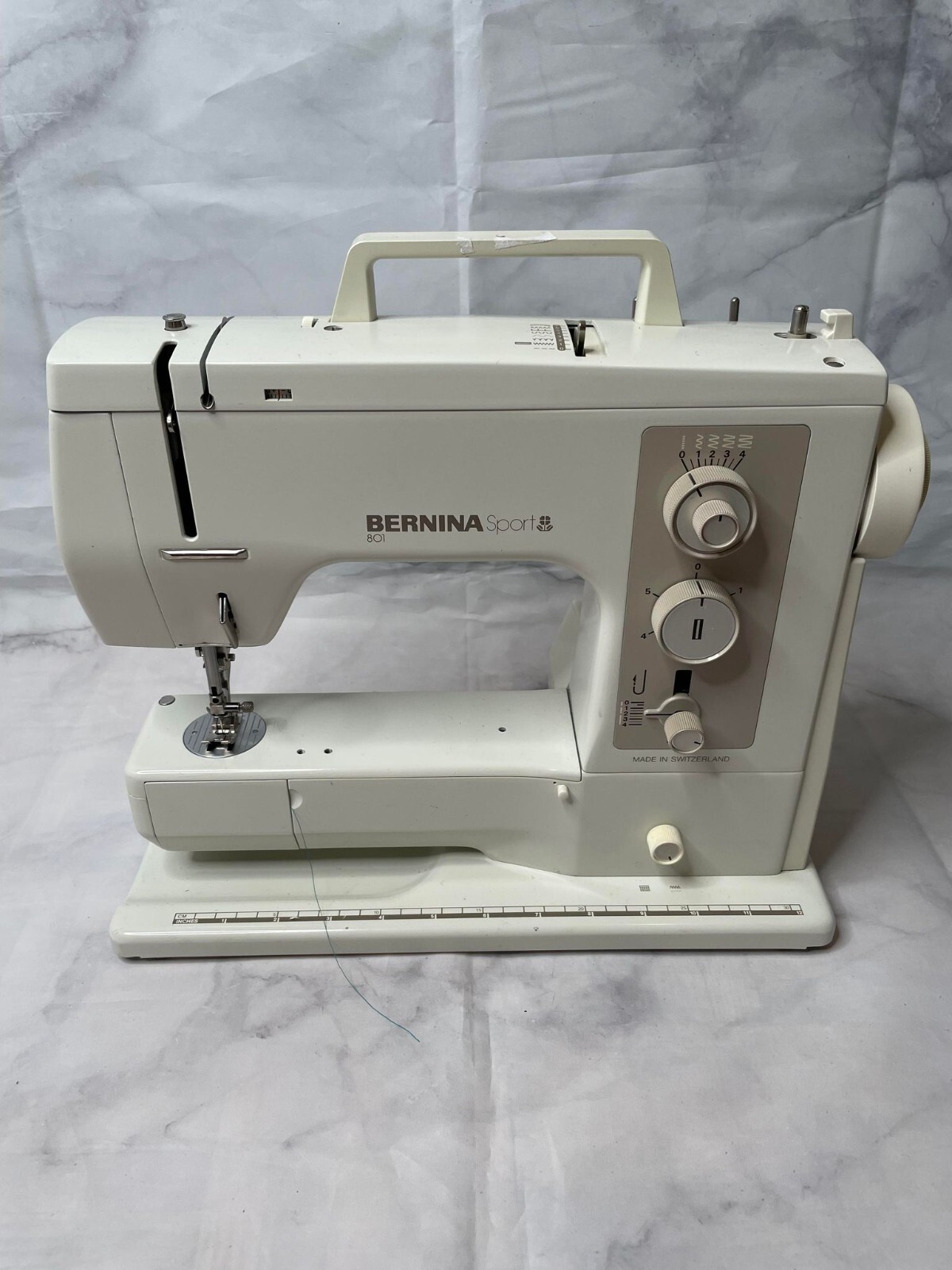 Bernina Sport 801 Sewing Machine w/ Pedal & Foots bundle Turns on