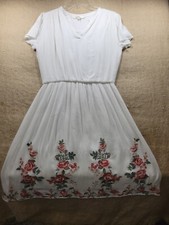 ANDREE BY UNIT WHITE FLORAL EMBROIDERED FIT & FLARE DRESS SIZE Medium