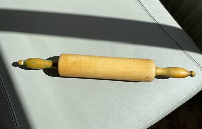 Vintage Nudelholz aus Holz 45 cm (früher) grün lackierte Griffe