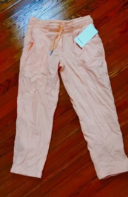 NWT Lululemon Women Dance Studio Mid-Rise Crop, Peach, Size 8