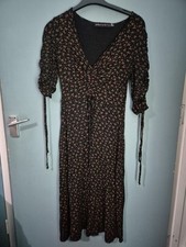 Pretty Hurts Size 8 Black Floral Short Sleeve Midi Dress (325/157/v)