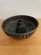 alte Guglhupfform aus Gusseisen Le Creuset