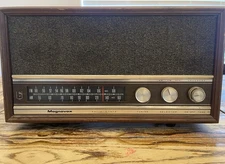 Magnavox Vintage Solid State Table Top Radio AM/FM Model: 1FM056
