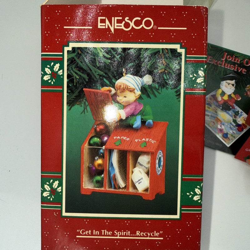 ENESCO CHRISTMAS ORNAMENT: GET IN THE SPIRIT...RECYCLE!  New PROTECT THE EARTH 