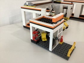 LEGO City GARAGE SET 7642 with Instructions
