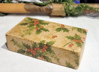 Small Holly Berries Chocolate Candy Box. USA. "small present for friend"