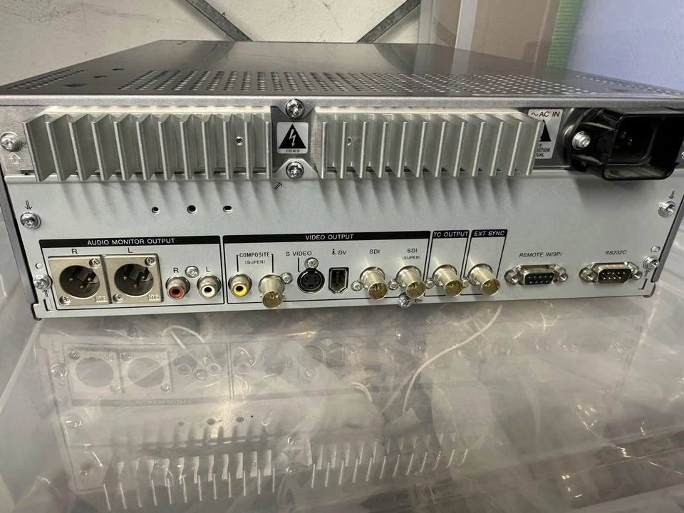 Sony J-30 DigiBeta / BetaSP / Betacam SX / MPEG IMX Mit SDI-Output - Bild 2 von 2