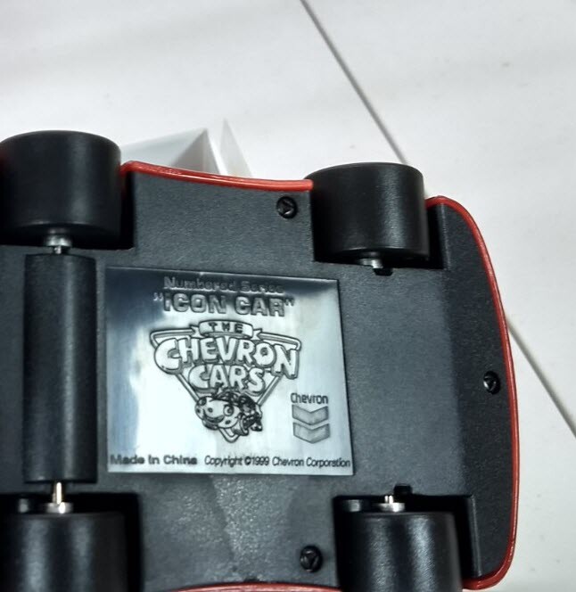 THE CHEVRON CARS（オリジナルケース入り、未使用品） Chevron Cars Fun Club Kit Special Numbered Icon Car Edition