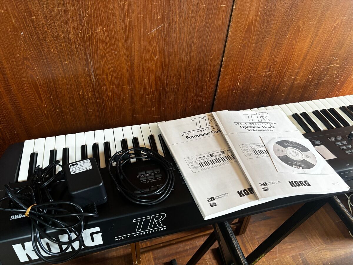 Korg TR-76 TR76 76Key Workstation/Controller Synthesizer Korg TR-76 TR76 76Key Workstation/Controller Synthesizer