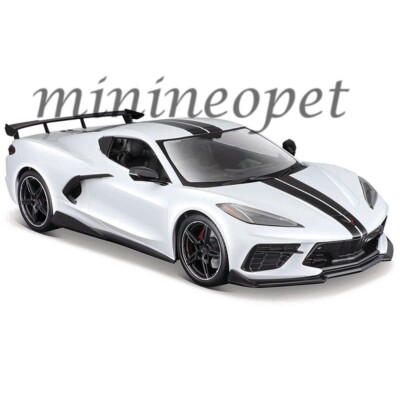 MAISTO 2020 CHEVROLET CORVETTE STINGRAY COUPE 1/24 w/ BLACK STRIPES WHITE 31534