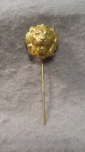 VINTAGE ~ MIRIAM HASKELL ~ GOLDEN LION HEAD  ~ STICK PIN ~ SIGNED (j)