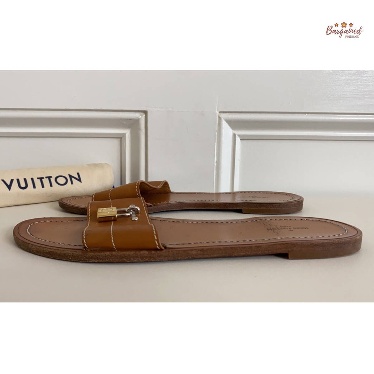 Louis Vuitton ブラウン レザーサンダル Authentic Louis Vuitton Brown Leather Lock It Flat Slides