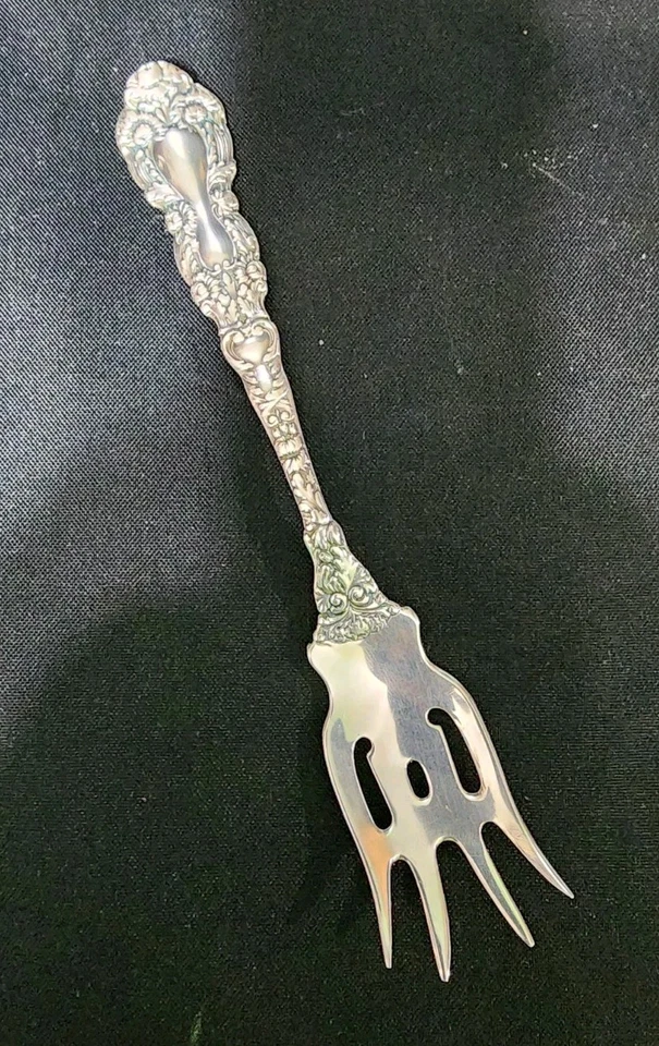 😎 GORHAM VINTAGE c1977 IMPERIAL CHRYSANTHEMUM SILVERPLATED CHIPPED BEEF FORK 🔎 - Image 4 of 4