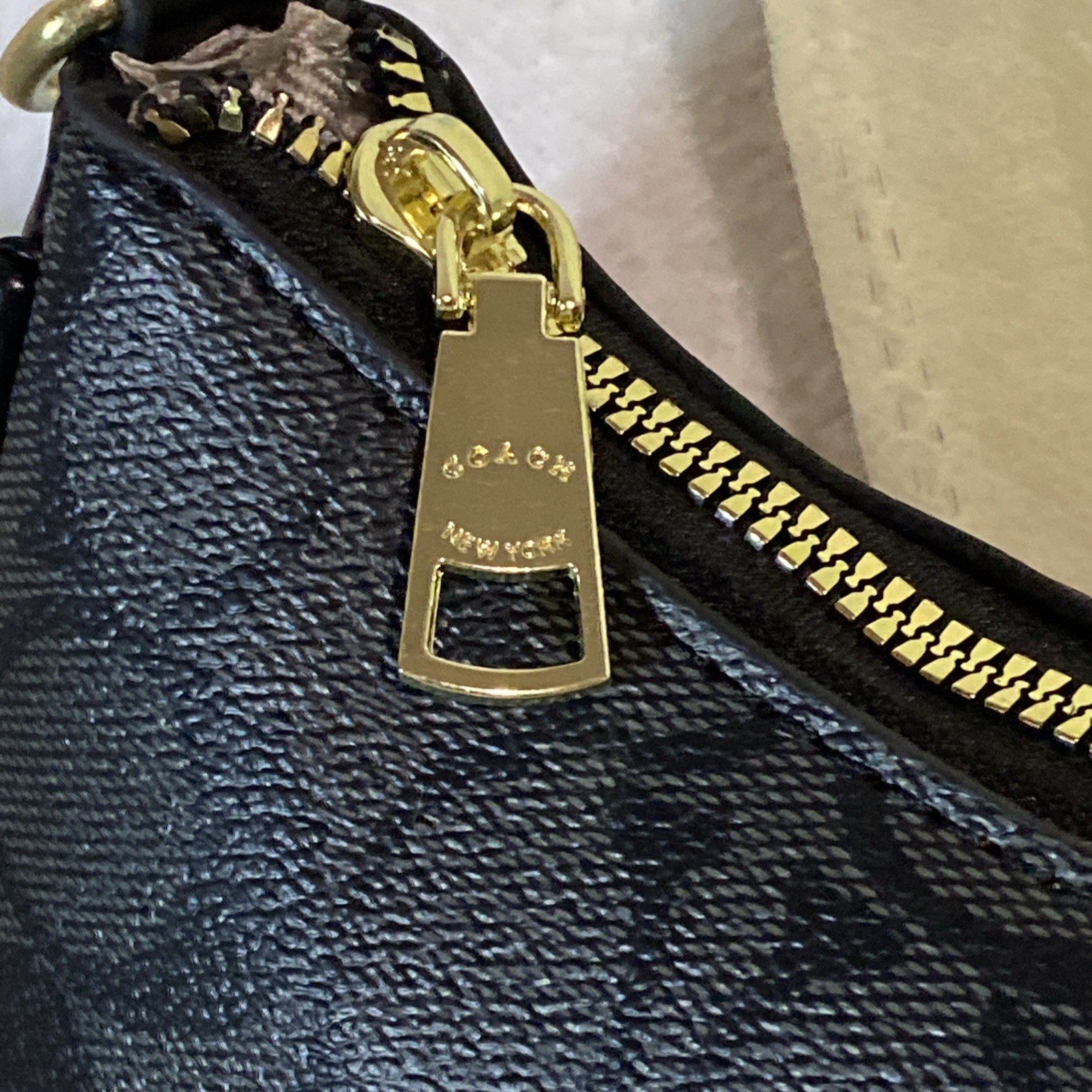 Coach Brown Black Logo Shoulder Bag Gold Hardware Zip Designer thumbnail 4