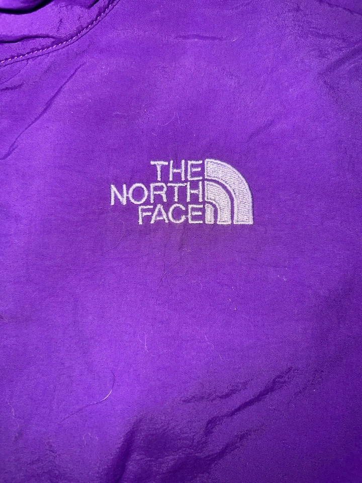Jaqueta de lã The North Face feminina roxa média zíper completo Polartec Denali - Imagem 3 de 4