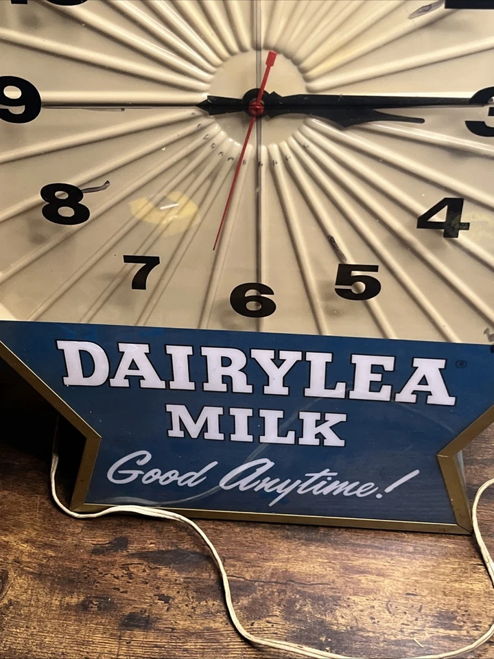 罕见原装复古 Dairylea 牛奶照明墙,办公桌工作时钟 10x14” — 第 3/4 张图片