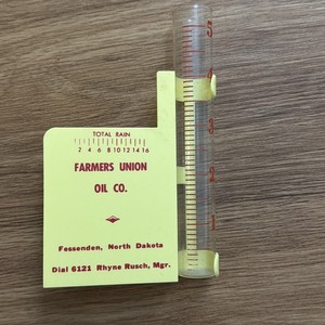 Vintage Farmers Union Oil Fessenden North Dakota Rain Gauge