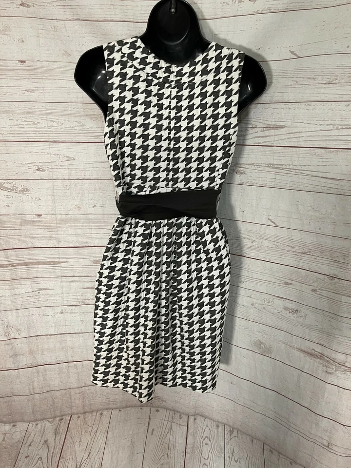 Vestido para mujer Wet Seal sin mangas con cinturón pata de gallo blanco/negro talla S Foto 3 de 4