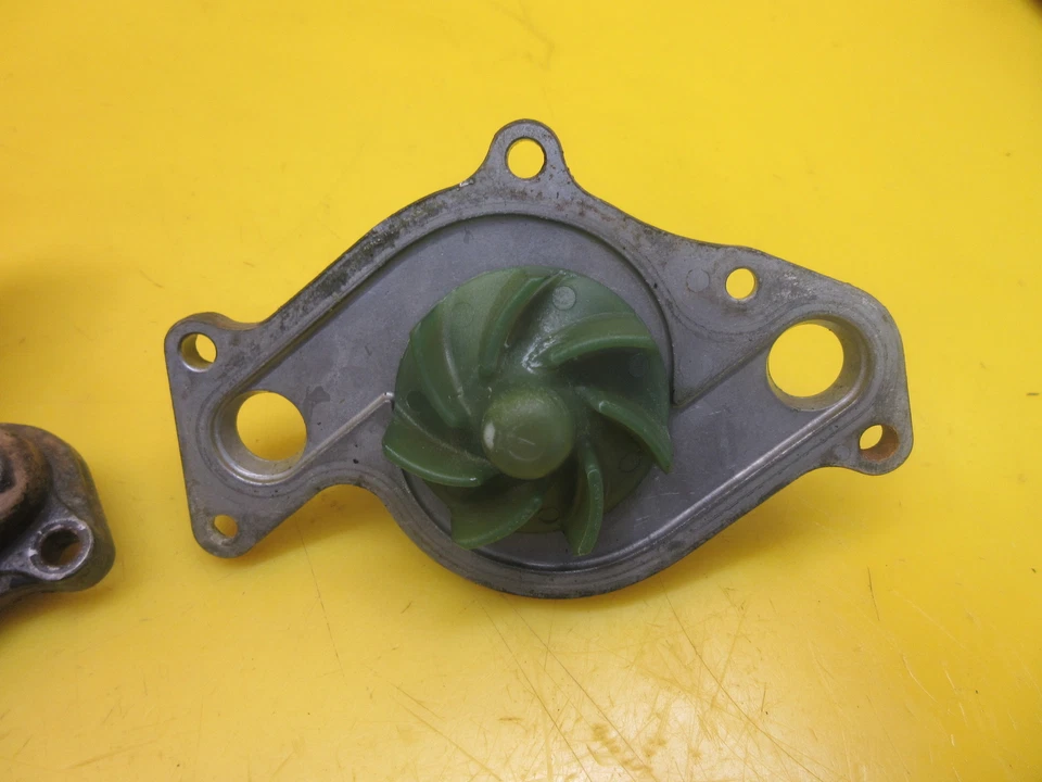 原始设备制造商 1999 - 2002 铃木 SV650 SV650S 发动机 水冷却泵和齿轮组件 — 第 3/4 张图片