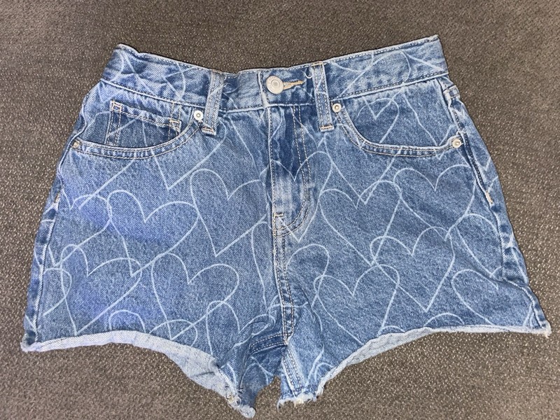 Old Navy Girls Jean Shorts With Hearts Adjustable Waistband Size 12