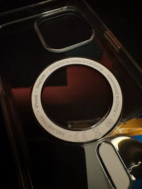 Apple Custodia MagSafe Trasparente per iPhone 14 Pro Max - Immagine 2 di 3