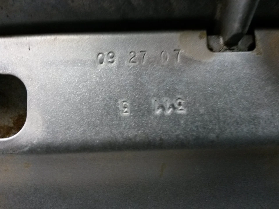 Left Valve Cover For 08-10 Pontiac G6  3.5 12591712 - Image 2 of 4