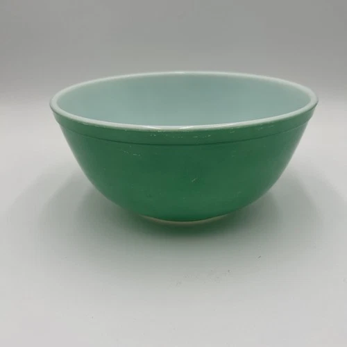 Vintage PYREX Primary Colors Green 2.5 Qt. 403 Mixing Nesting Bowl USA