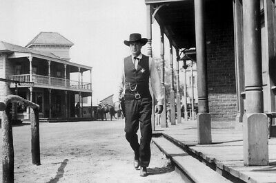HIGH NOON GARY COOPER WALKING DOWN DESERTED STREET 24X36 POSTER