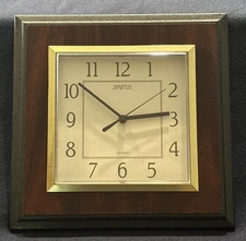 Vintage Spartus Hanging Wall Clock Battery Quartz Movement Wood Grain Retro