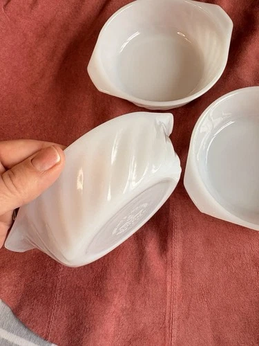 3 Vintage Swirl Anchor Hocking White Fire King Milk Glass 5 Inch Dessert Bowls